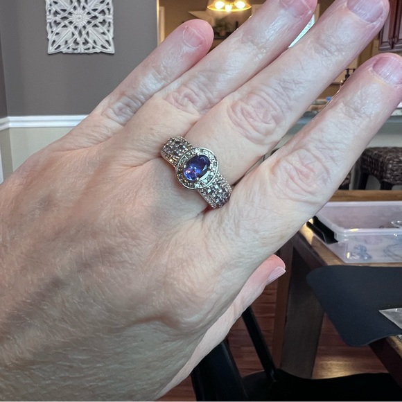⭐️ QVC Purple CZ with light purple side stones Sterling Silver Ring Size 6 - Picture 3 of 14